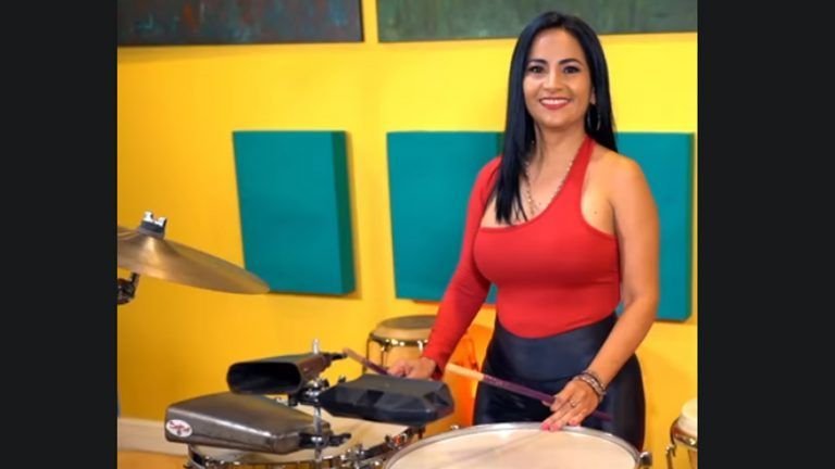 Elisabeth Timbal homenaje a Roberto Roena